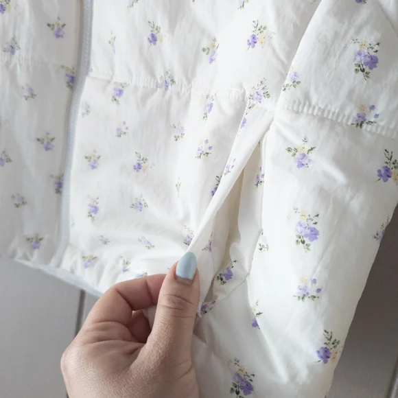 Thread & Supply White Floral Quilted Puffer Vest Purple/Cream - Medium - Picture 3 of 10
